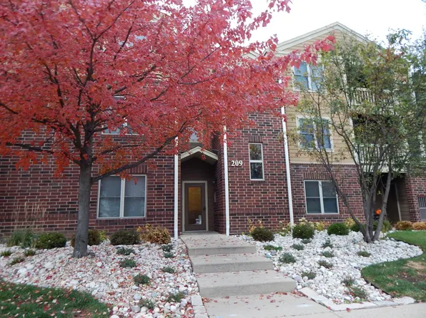 209 Glengarry Dr APT 302, Bloomingdale, IL 60108