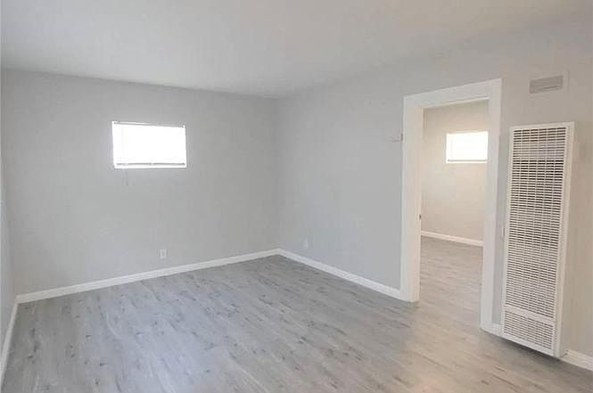 2nd image of 235 E Hullett St #1/2