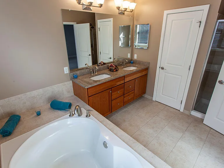 110 Brinley Ct — Photo 9