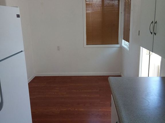 5th image of 943 Sunset Dr APT A