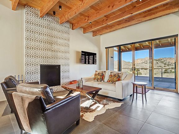 2nd image of 21 La Canada