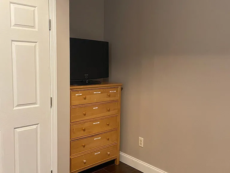 302 Williamsburg Ln — Photo 16