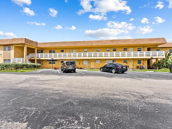4th image of 5130 SW 40th Avenue #4B