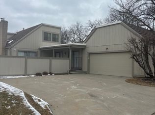 88 SW Pepper Tree Ln, Topeka, KS 66611