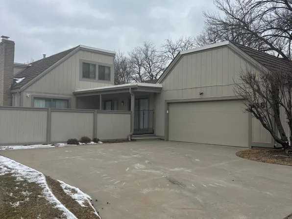 88 SW Pepper Tree Ln, Topeka, KS 66611