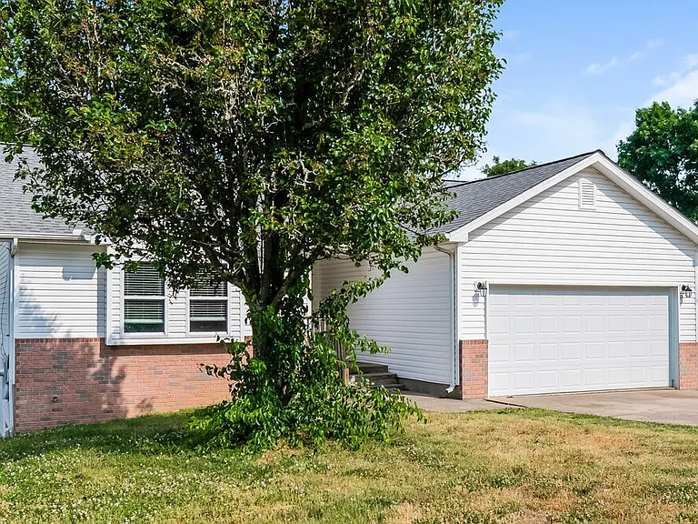 406 Meagan Cv — Photo 3