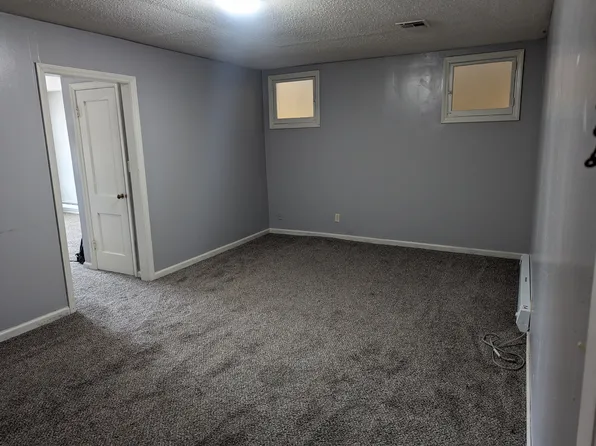 123 E Broadway St, Newton, KS