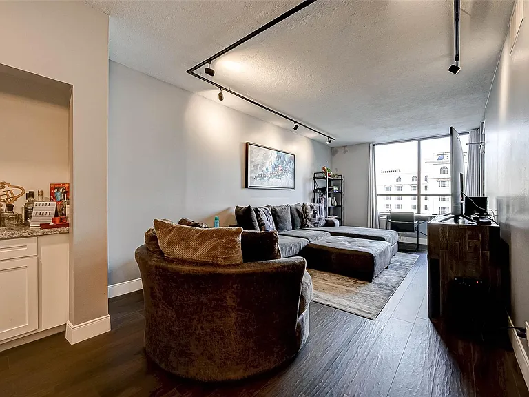5150 Hidalgo St #402 — Photo 26