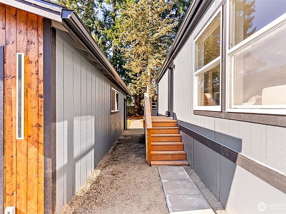 4th image of 819 Nisqually Park Drive SE