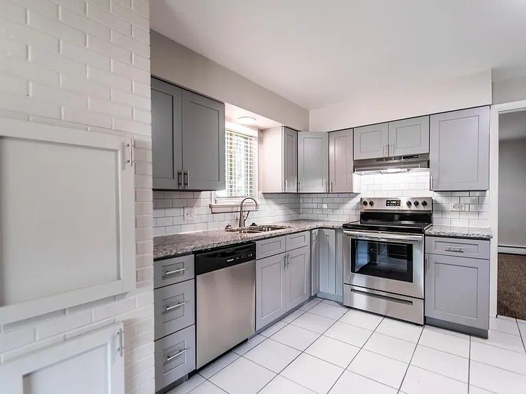 1628 Eaton St — Photo 1
