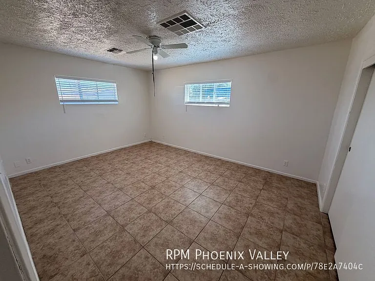 2524 W Jefferson St — Photo 14