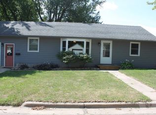141 8th St SW, Sioux Center, IA 51250