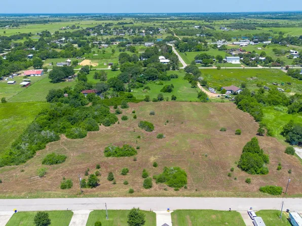 5815 Wild Flower Rd, Sealy, TX 77474