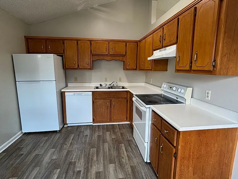 228 NE Jamey Ln — Photo 5