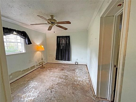 2nd image of 416 Zinnia Ave