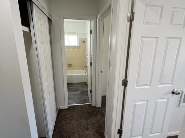 2009 W Holmes Rd, Lansing, MI