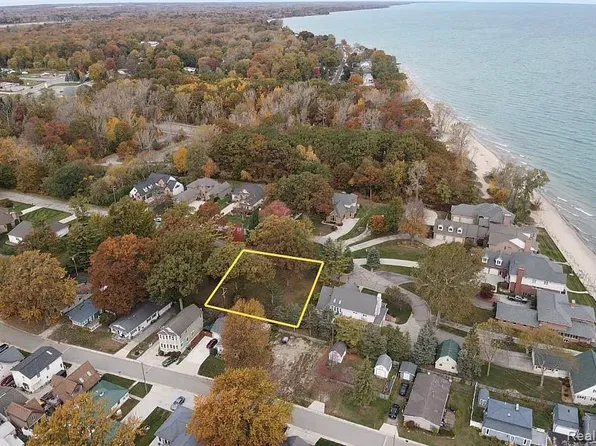 2995 Sandy Oaks Ln, Fort Gratiot, MI 48059