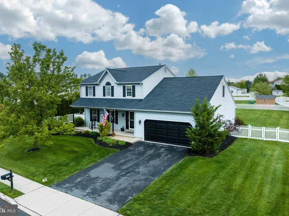 204 Cedar Run Dr, Douglassville, PA 19518