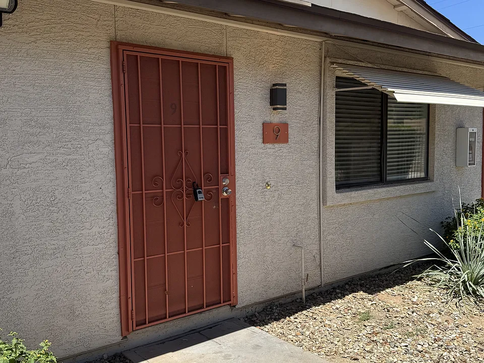 2330 W Belmont Ave #9