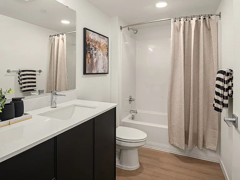 Model Unit Bathroom