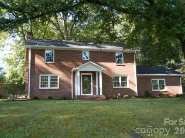 33 32nd Ave NW, Hickory, NC 28601