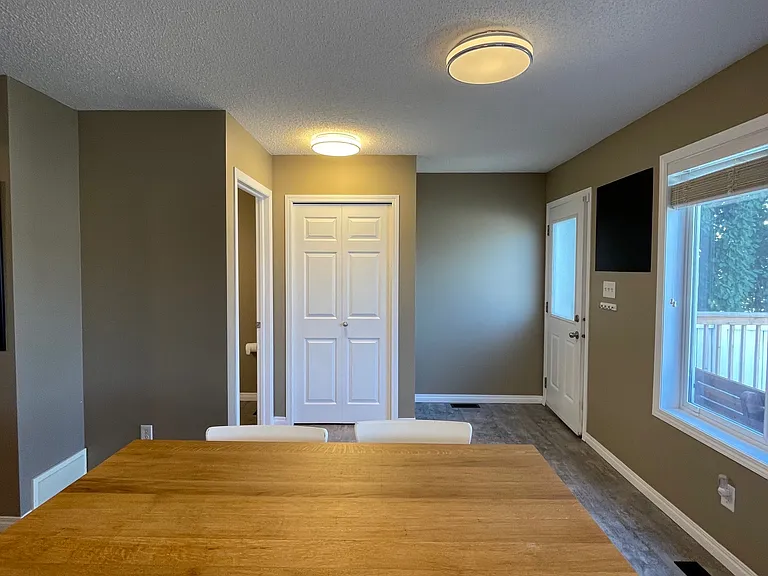 7685 Schmid Cres NW — Photo 19