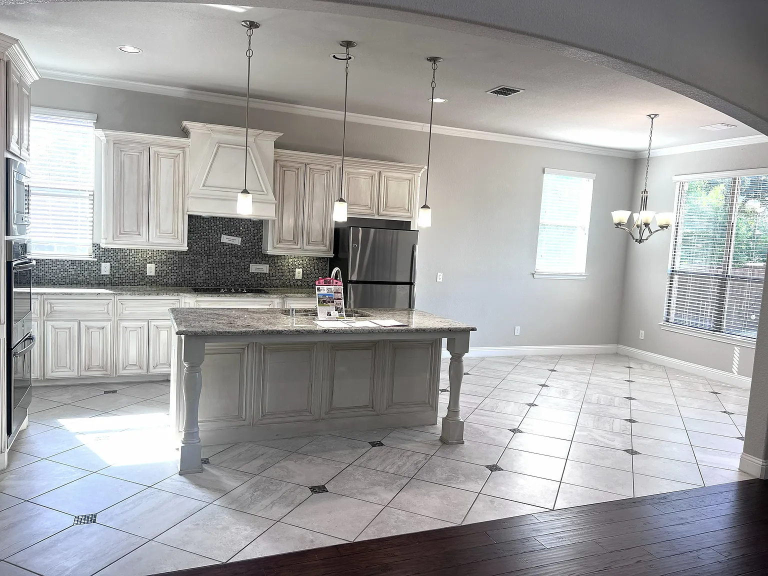 4 bed, 3.5 bath, 3864 sqft, $3,900 — Photo 4