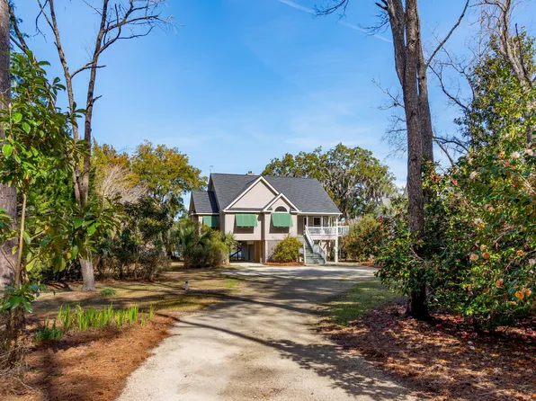 601 Foredeck Ln, Edisto Island, SC 29438