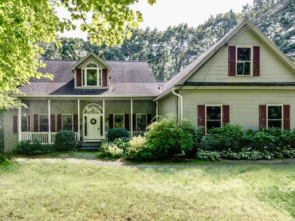 14 Fieldstone Drive, Hooksett, NH 03106