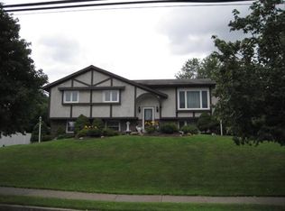 2930 Oakland Rd, Bethlehem, PA 18017