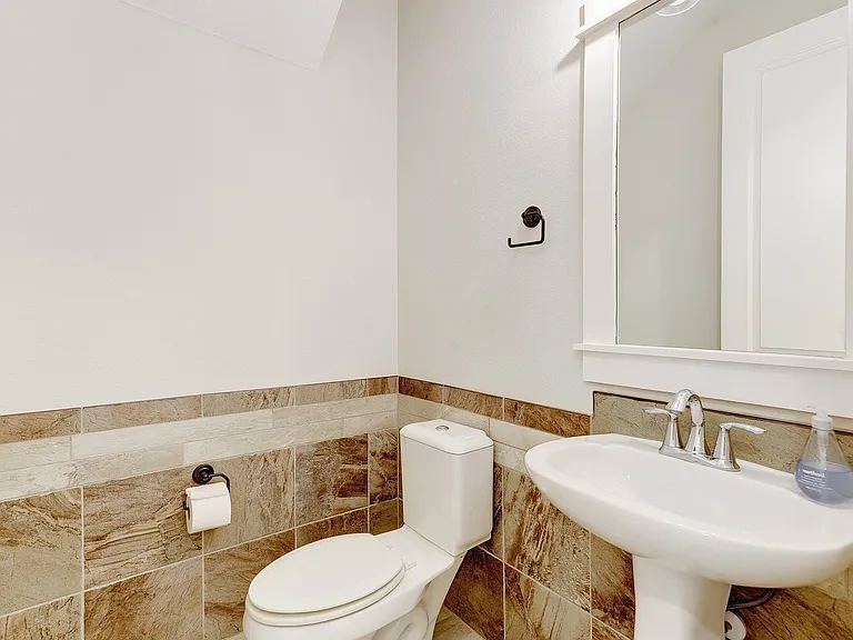 2204 Schriber St #B — Photo 15