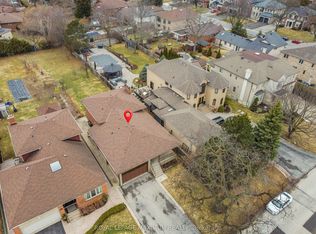 78 Roxaline St, Toronto, ON M9P 2Z2