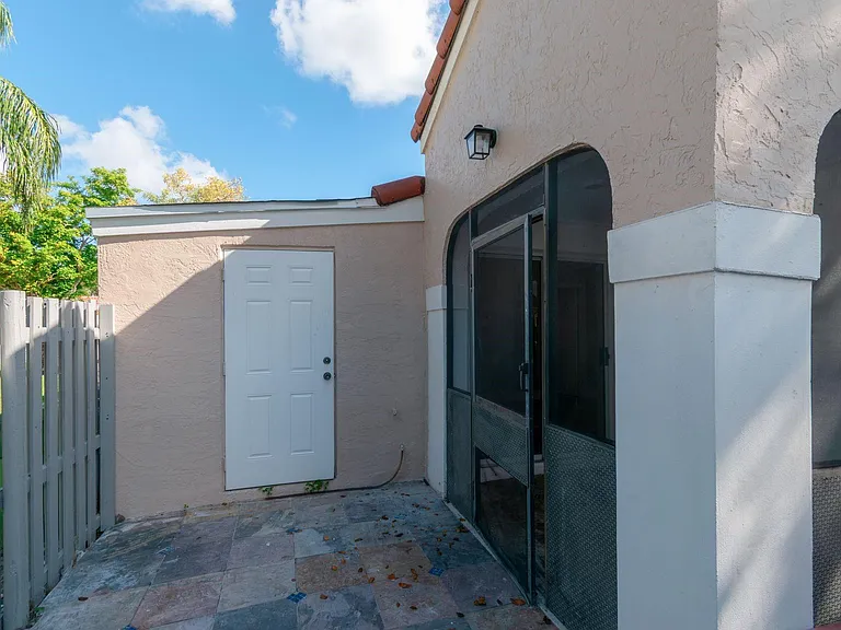 1579 Springside Dr — Photo 27