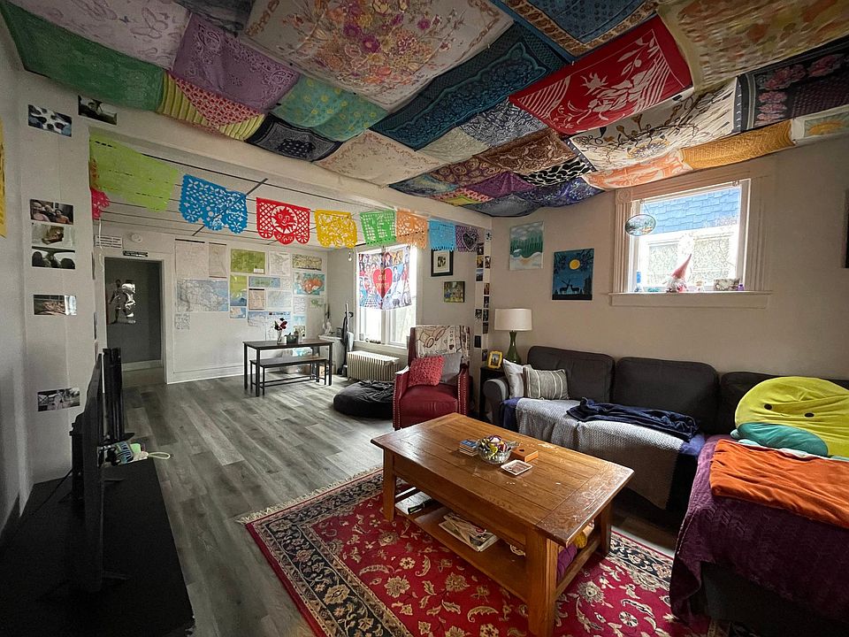 1st image of 132 W Crescent St #1