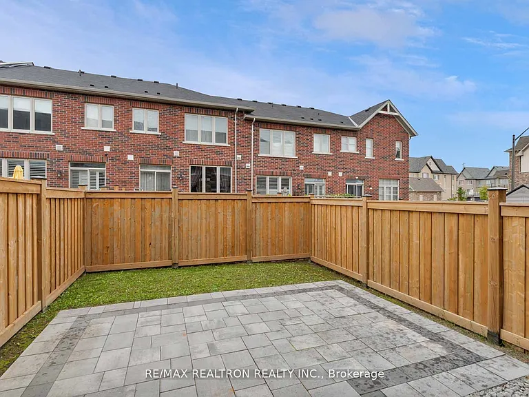 19 Sutcliffe Dr — Photo 23
