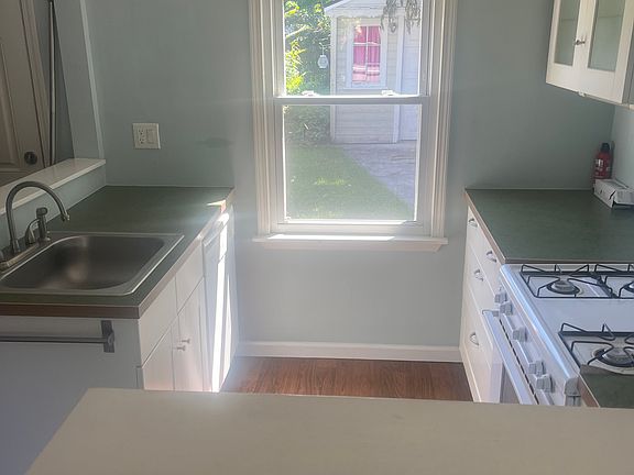 3rd image of 410 Kensington Ave