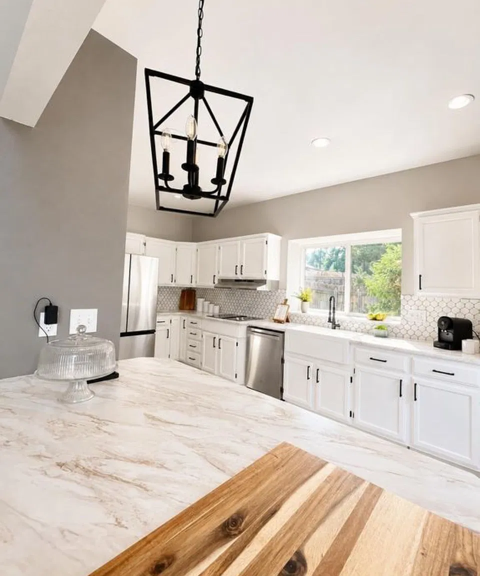 4 bed, 2460 sqft, $4,500 — Photo 3