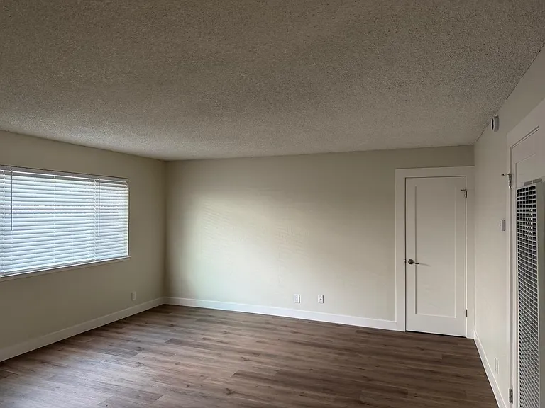 1172 Brace Ave #5 — Photo 4