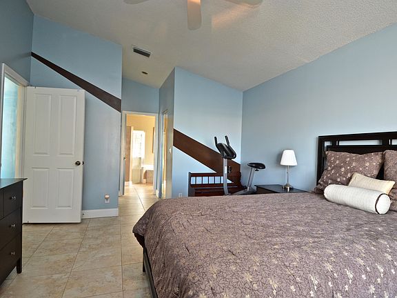 4th image of 17631 SW 8th Ct