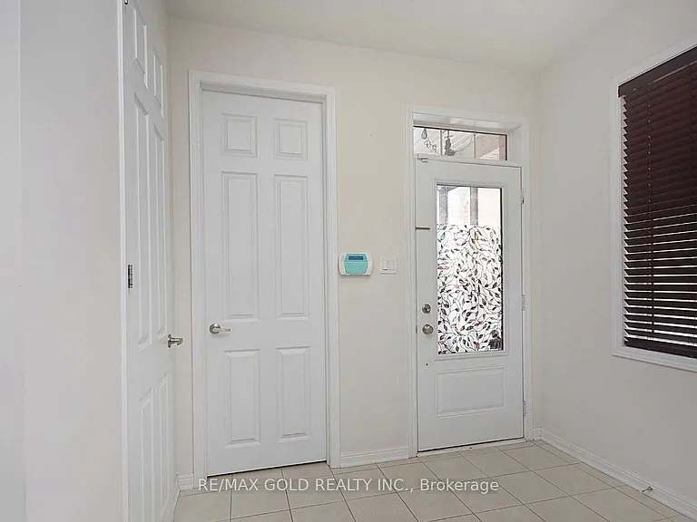 94 Robert Parkinson Dr — Photo 3
