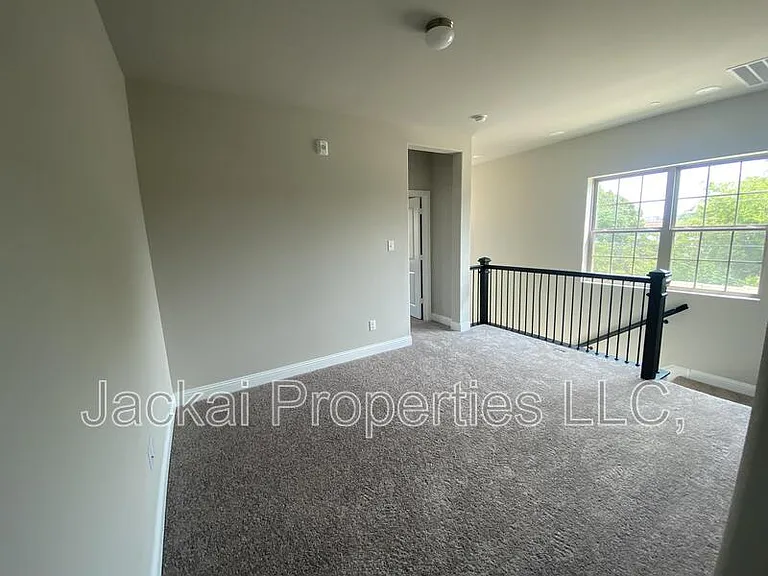 801 Ponds Edge Ln — Photo 14