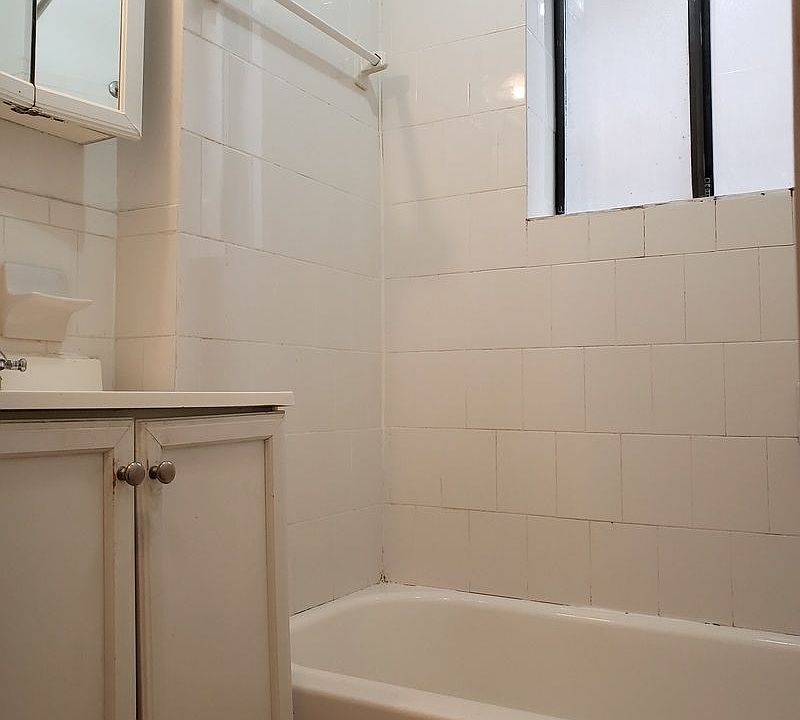 1st image of 300 W 49th St APT 712