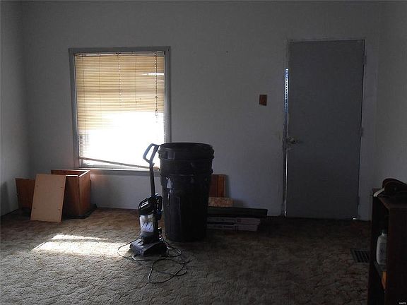 5th image of 3049 Washington Ave