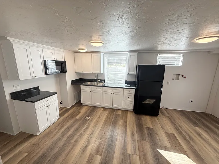 5125 Henry Ave #B — Photo 3