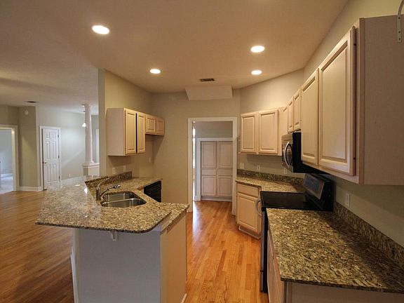 4th image of 142 Rosemont St #142