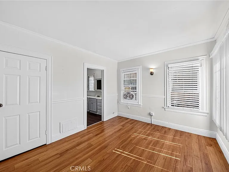 139 S Manhattan Pl — Photo 26