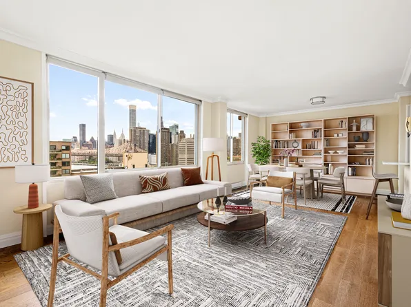 555 Main Street image 2 of 17