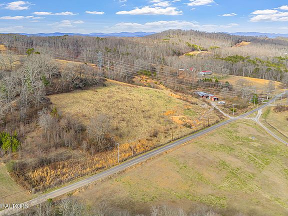 4th image of 662 Buck Creek Rd