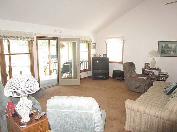 large viewing to outdoors