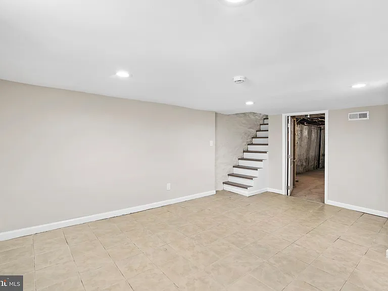 1833 Fontain St — Photo 25